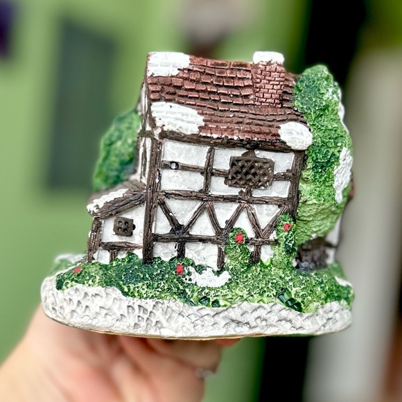 Vintage Cottagecore Mini Figurine Home Winter Scene Home Decor Accent - Picture 5 of 9